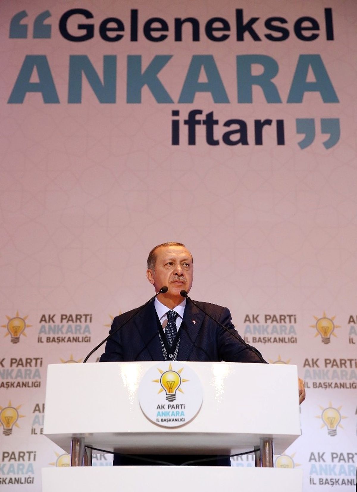 Cumhurbaşkanı Erdoğan'dan Partililere Tevazu Uyarısı