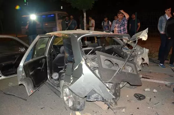 Karabük'te İki Otomobil Çarpıştı: 2 Yaralı