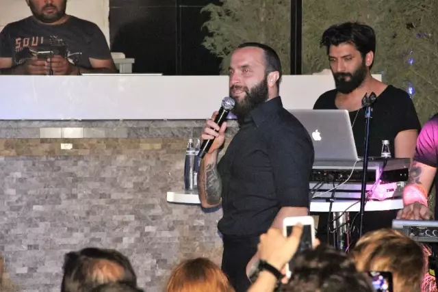 Berkay 'İnşallah Eşim Ben Sahnedeyken Doğum Yapmaz' Berkay 'İnşallah Eşim Ben Sahnedeyken Doğum Yapmaz'