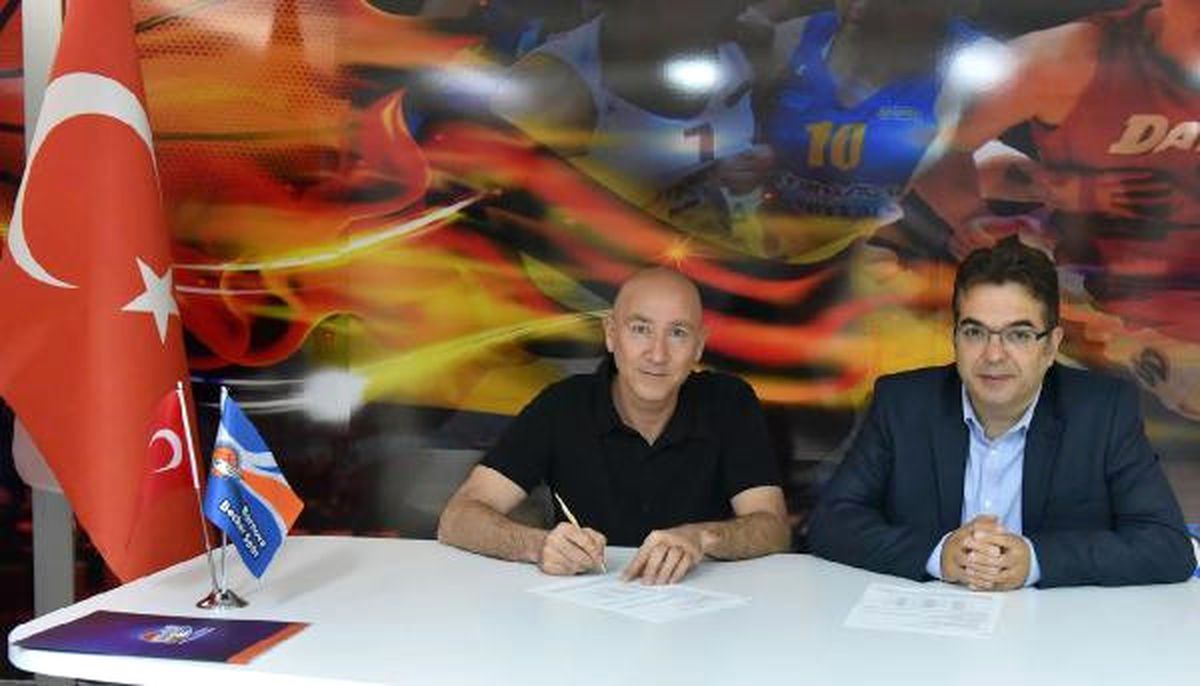 Bornova Beckerspor'da Ceyhun Yıldızoğlu İmzayı Attı
