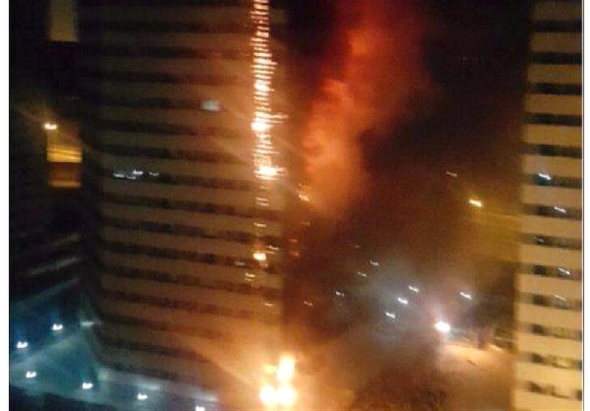 İran'da 22 Katlı Binada Korkutan Yangın