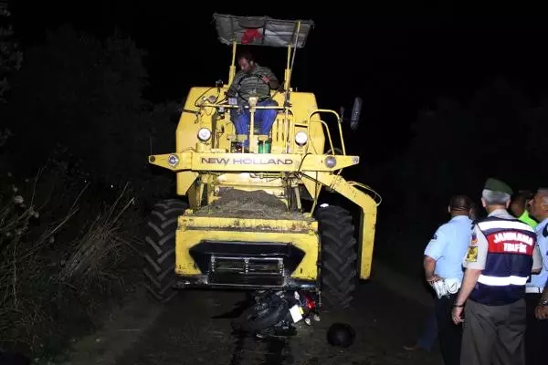 Motosiklet Biçerdöverle Çarpıştı; 2 Ölü