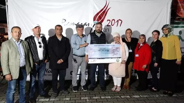 Almanya'da Türk Esnaftan Umut Yolu Derneği'ne Bağış Almanya'da Türk Esnaftan Umut Yolu Derneği'ne Bağış