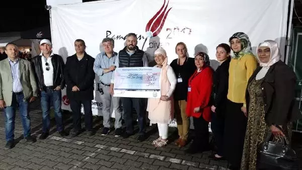 Almanya'da Türk Esnaftan Umut Yolu Derneği'ne Bağış Almanya'da Türk Esnaftan Umut Yolu Derneği'ne Bağış