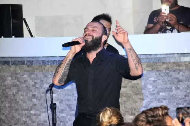 Berkay 'İnşallah Eşim Ben Sahnedeyken Doğum Yapmaz' Berkay 'İnşallah Eşim Ben Sahnedeyken Doğum Yapmaz'