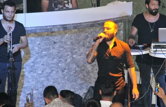 Berkay 'İnşallah Eşim Ben Sahnedeyken Doğum Yapmaz' Berkay 'İnşallah Eşim Ben Sahnedeyken Doğum Yapmaz'