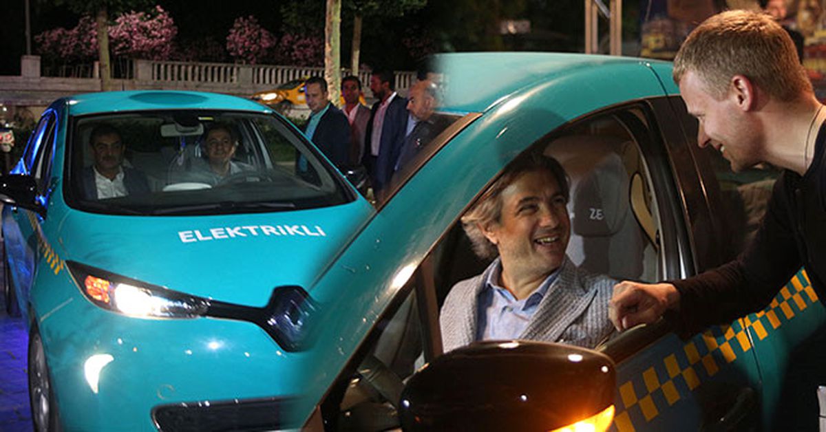 Merakla Beklenen Elektrikli Taksiler İlk Defa Taksim'de Görücüye Çıktı