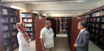 Vali Tapsız, Türkoloji Merkezi Türkçe Kütüphanesini Gezdi