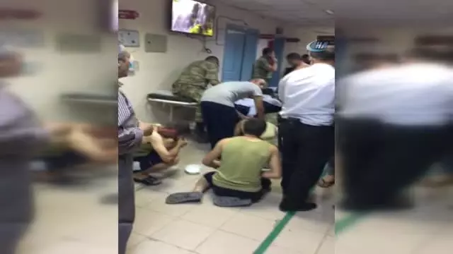Yaklaşık 50 Asker Zehirlenme Şüphesiyle Hastaneye Kaldırıldı Yaklaşık 50 Asker Zehirlenme Şüphesiyle Hastaneye Kaldırıldı