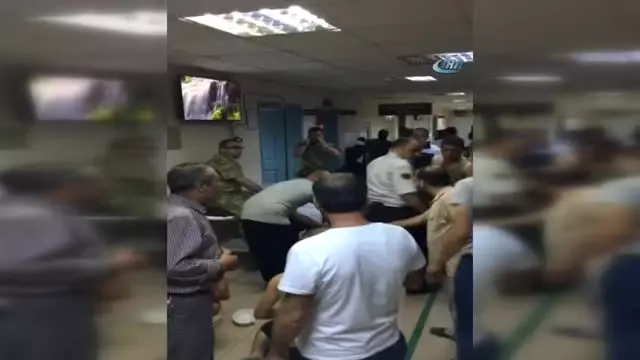 Yaklaşık 50 Asker Zehirlenme Şüphesiyle Hastaneye Kaldırıldı Yaklaşık 50 Asker Zehirlenme Şüphesiyle Hastaneye Kaldırıldı