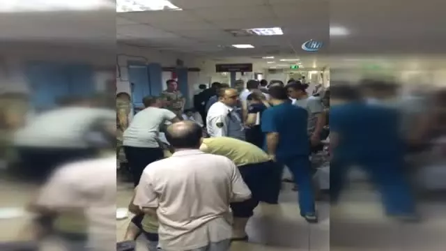 Yaklaşık 50 Asker Zehirlenme Şüphesiyle Hastaneye Kaldırıldı Yaklaşık 50 Asker Zehirlenme Şüphesiyle Hastaneye Kaldırıldı