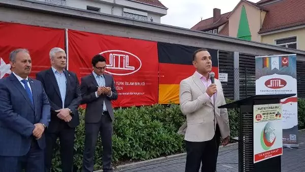 Fürth Ditib'ten 600 Kişilik Açık Hava İftarı Fürth Ditib'ten 600 Kişilik Açık Hava İftarı