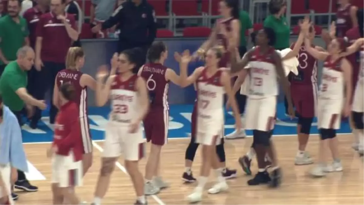 Kadın Basket Milli Takımı'na Babalar Günü Sürprizi