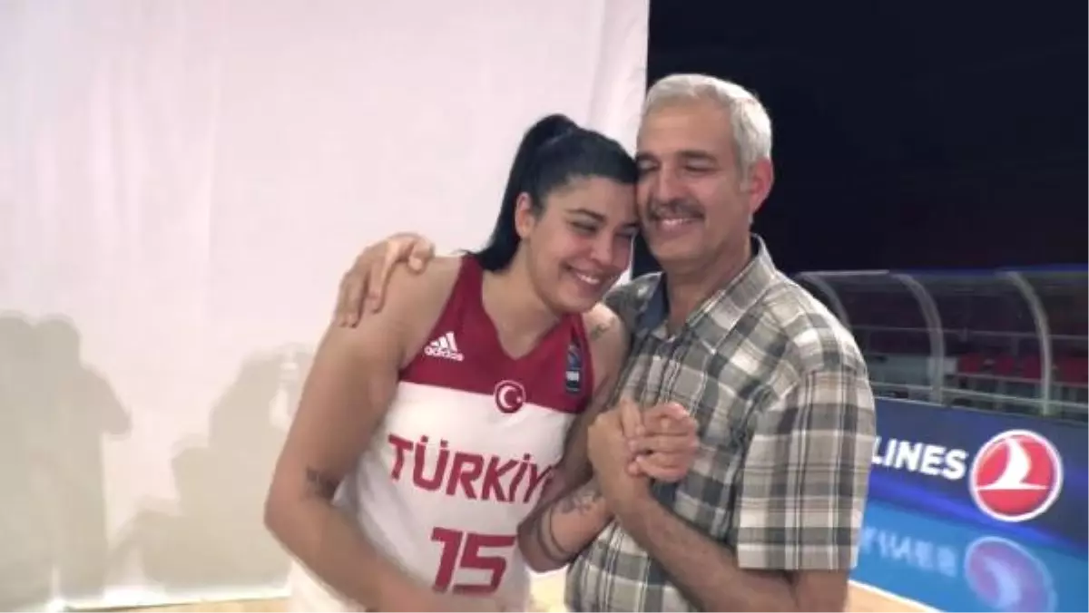 Kadın Basket Milli Takımı'na Babalar Günü Sürprizi
