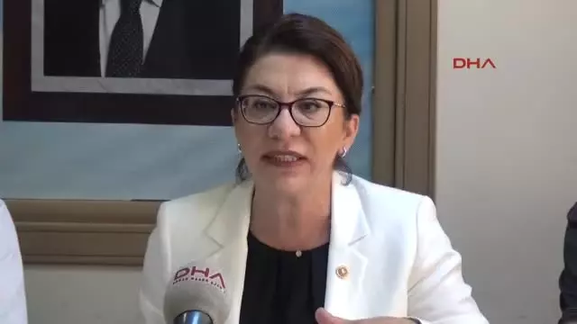 Manisa CHP'li Biçer, Kışladaki Toplu Rahatsızlığı Kırmızı Ete Bağladı Manisa CHP'li Biçer, Kışladaki Toplu Rahatsızlığı Kırmızı Ete Bağladı