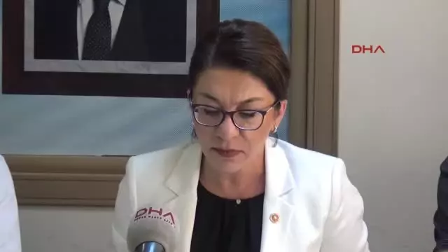 Manisa CHP'li Biçer, Kışladaki Toplu Rahatsızlığı Kırmızı Ete Bağladı Manisa CHP'li Biçer, Kışladaki Toplu Rahatsızlığı Kırmızı Ete Bağladı