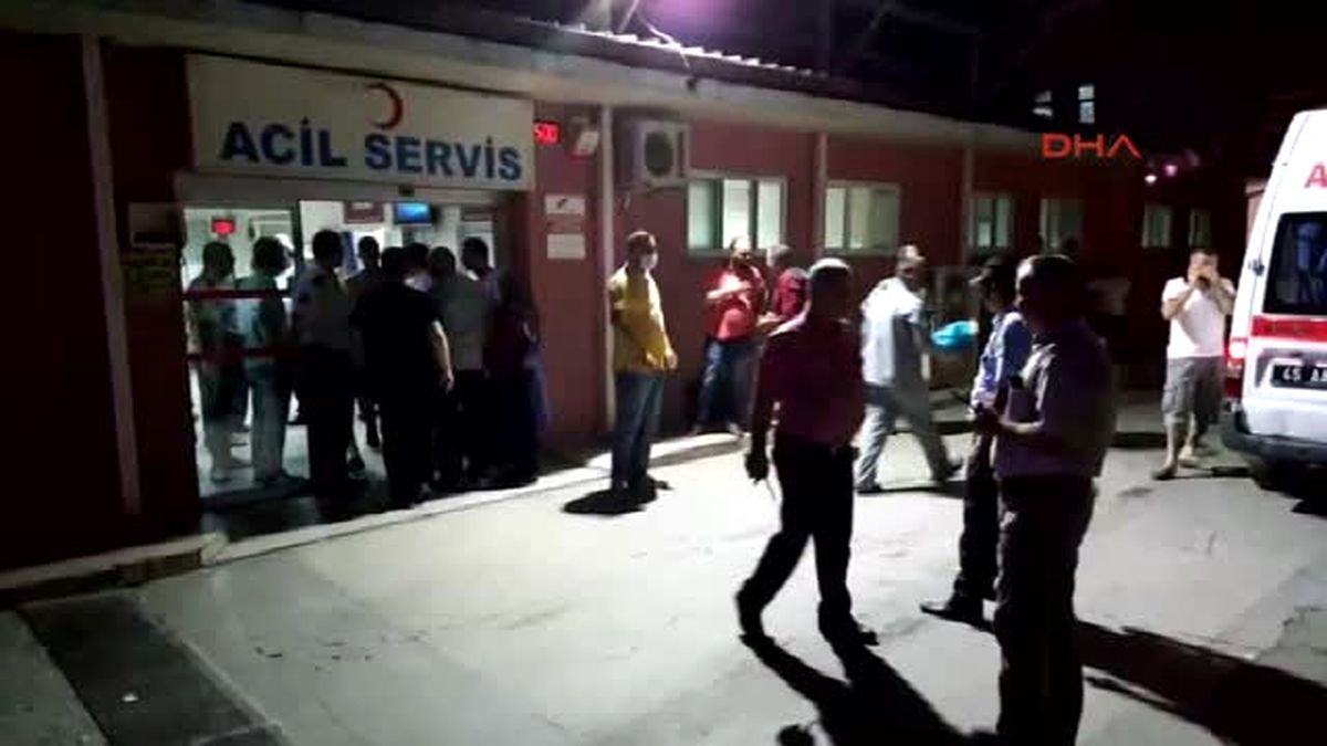 Manisa'da 400 Asker Zehirlenme Şüphesiyle Hastaneye Kaldırıldı