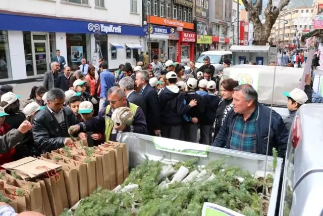 Obm'den Vatandaşlara Ücretsiz Fidan Dağıtımı