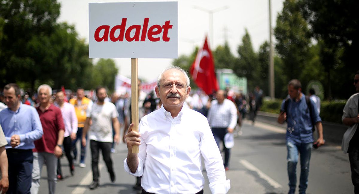 CHP'nin 'Adalet Yürüyüşü'nde Vatandaş Kalp Krizi Geçirdi, Hayati Tehlikesi Var