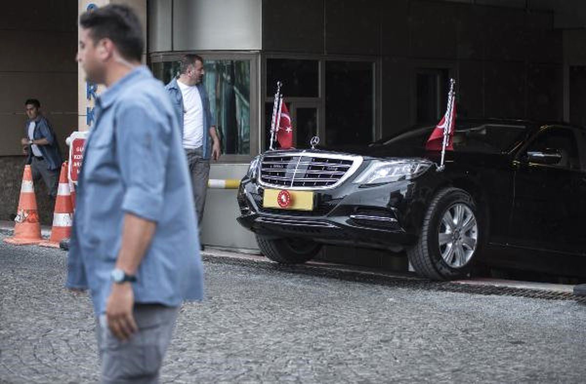 Cumhurbaşkanı Erdoğan'dan İstanbul Emniyet Müdürü'ne Hastanede Ziyaret