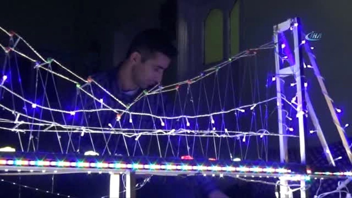 İstanbul'u Görmek İsteyen Kızına Boğaz Köprüsünün Maketini Yaptı