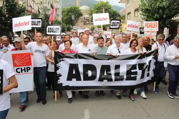 İzmir'den Başlayan Adalet Yürüyüşü Manisa'da Devam Etti İzmir'den Başlayan Adalet Yürüyüşü Manisa'da Devam Etti