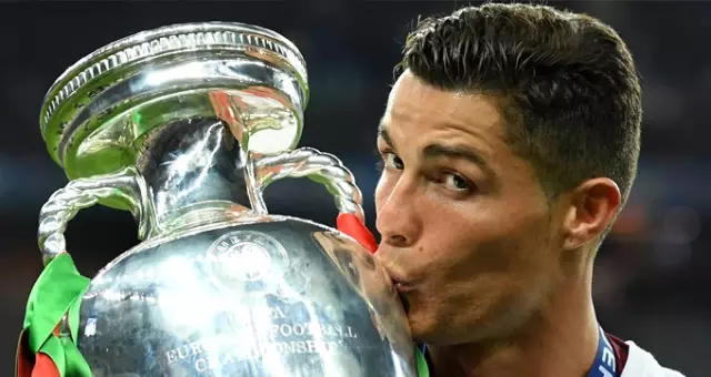 Manchester United, Ronaldo İçin Real Madrid'e 200 Milyon Euro Teklif Etti