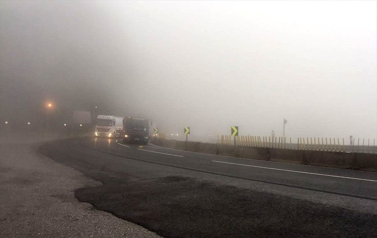 Bolu Dağı'nda Yoğun Sis Ulaşımı Aksatıyor