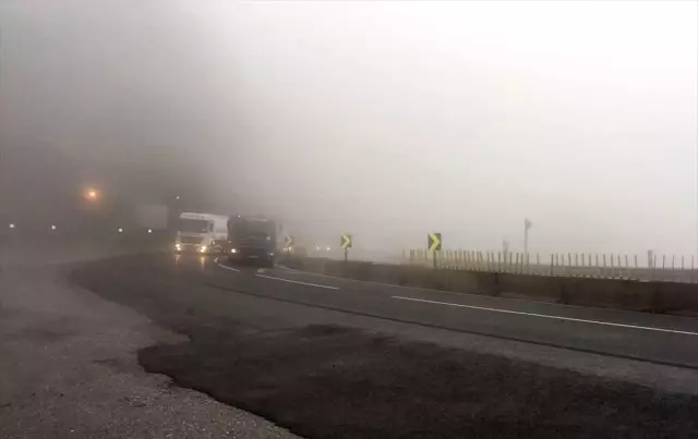 Bolu Dağı'nda Yoğun Sis Ulaşımı Aksatıyor