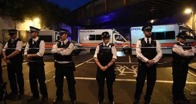 Londra'da Camiden Çıkanların Arasına Minibüs Daldı: 1 Ölü, 10 Yaralı
