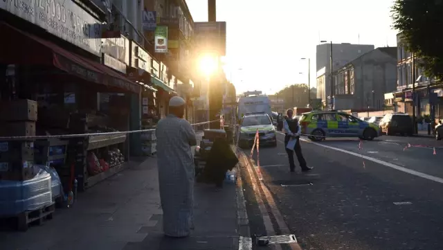Londra'nın Kuzeyinde Araç Yayalara Çarptı: Yaralılar Var