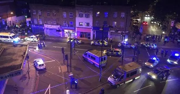 Londra'da Kamyonet Yayaların Arasına Daldı, 1 Kişi Öldü (2)
