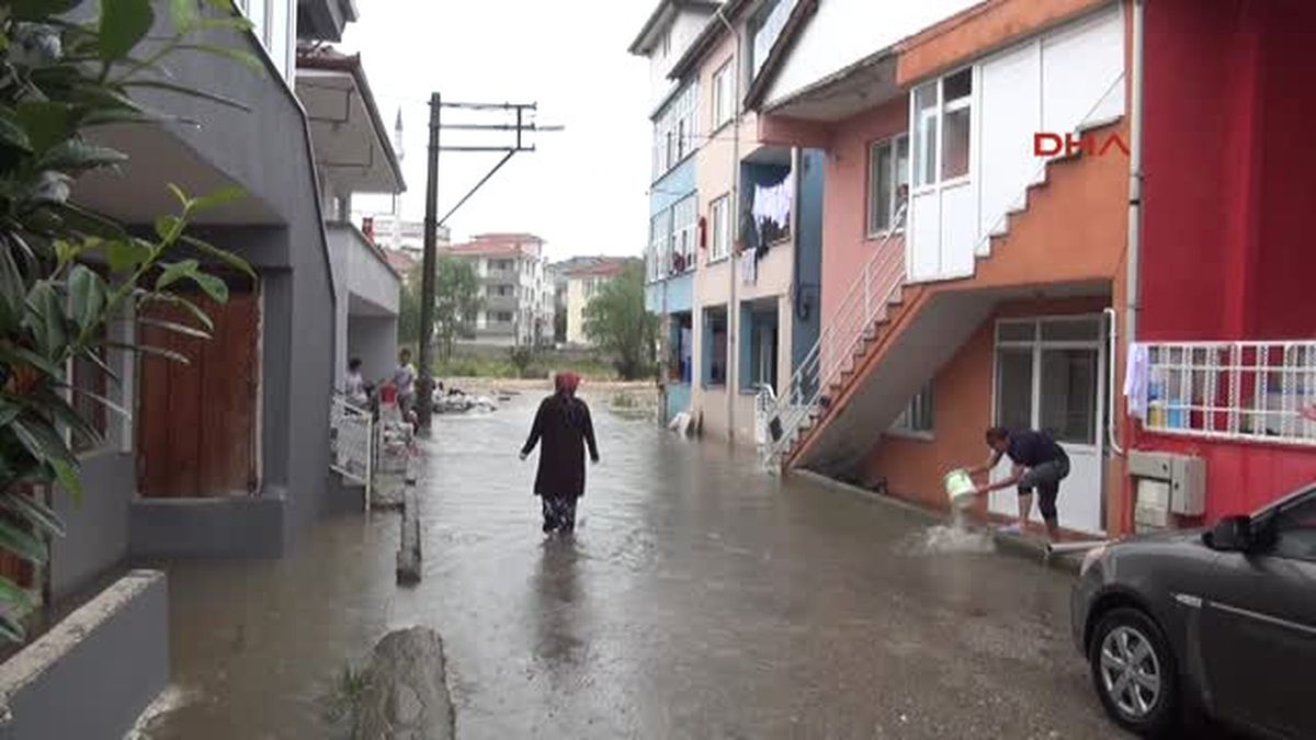 Sakarya'da Yağmur, Su Baskınlarına Yol Açtı
