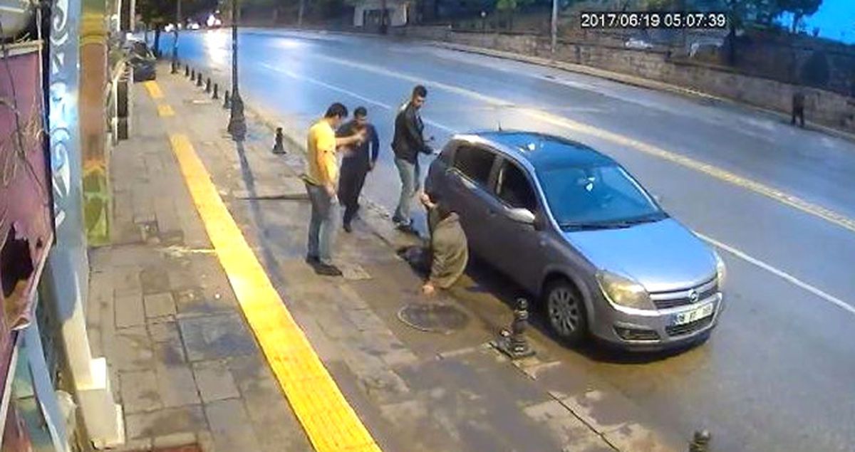 Ankara'nın Göbeğinde Dehşet: 1'i Polis 3 Kişi Öldüresiye Dövdü
