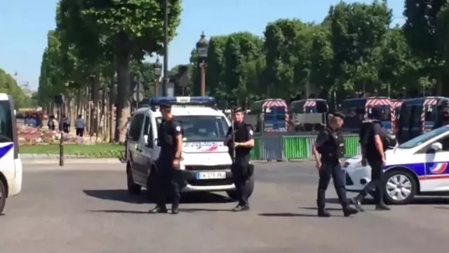 Paris'in Merkezinde Polis Aracına 'Saldırı' Soruşturuluyor