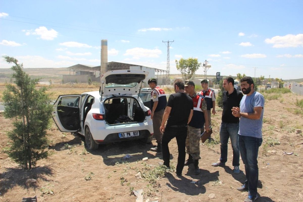Polisten Kaçarken Kaza Yapan Otomobilin Bagajından Silahla Vurulmuş 3 Kişi Çıktı