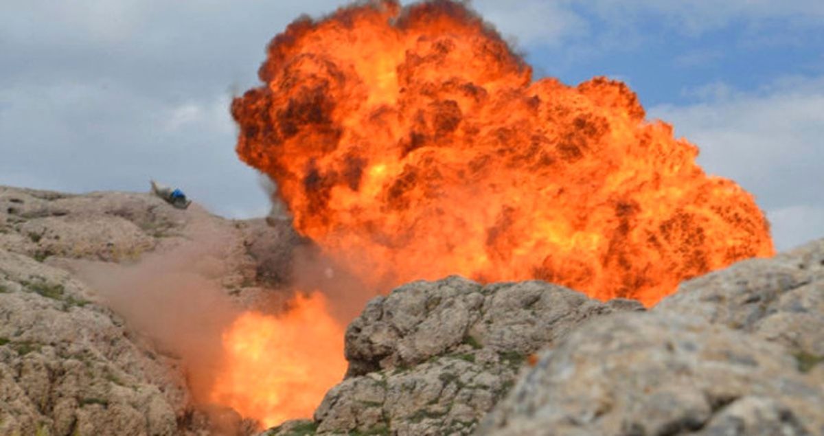 Siirt'teki PKK Mağarasının İmha Edildiği An Kamerada
