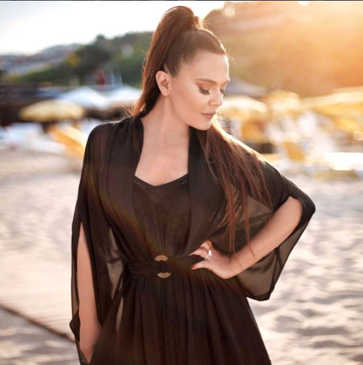 Demet Akalın 'Sultan Baba Türbesi'ne Gidip Dua Etti
