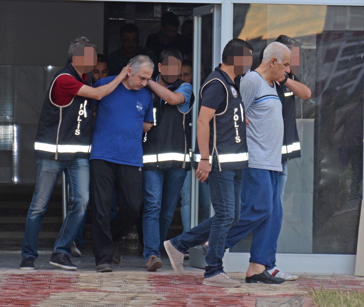 Diyarbakır'da 'Gaybubet' Evi Operasyonu