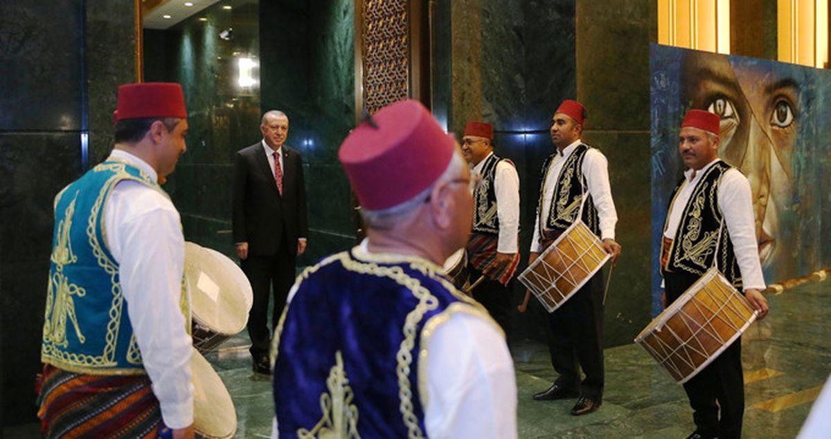 İftar Yemeğine Gelen Erdoğan'a Davulculardan Sürpriz Karşılama