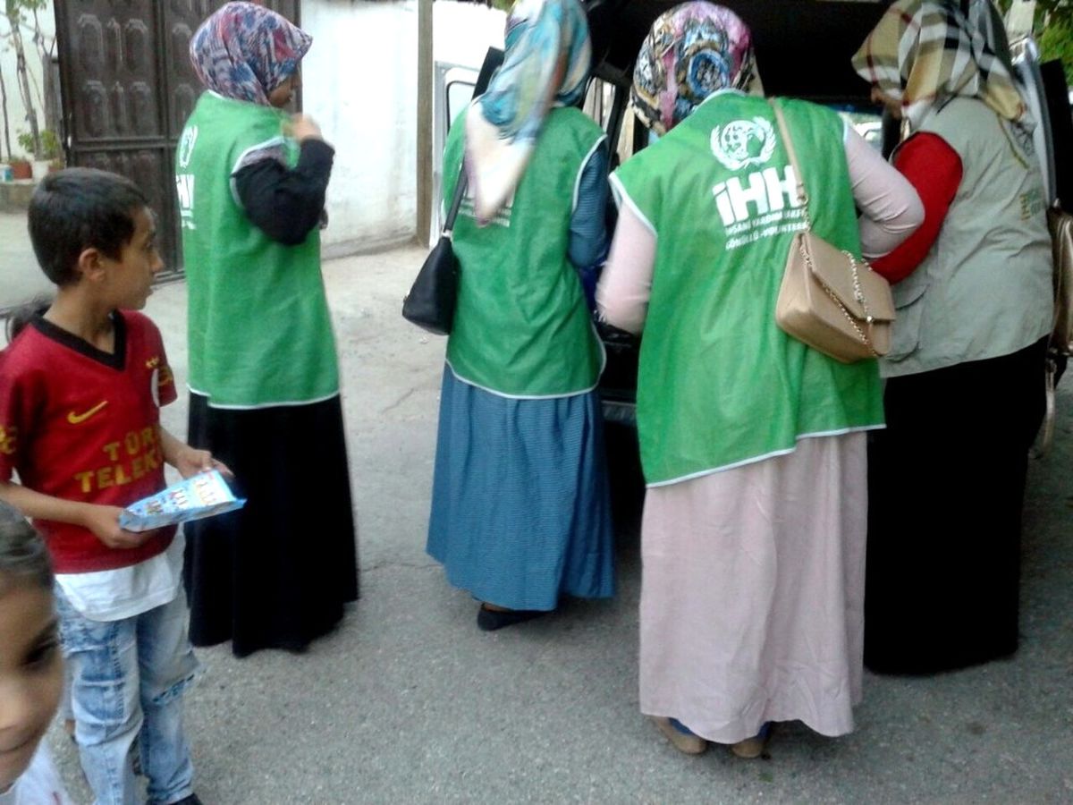 İhh Gönüllüsü Bayanlar Yetimlerle Bir Oldu