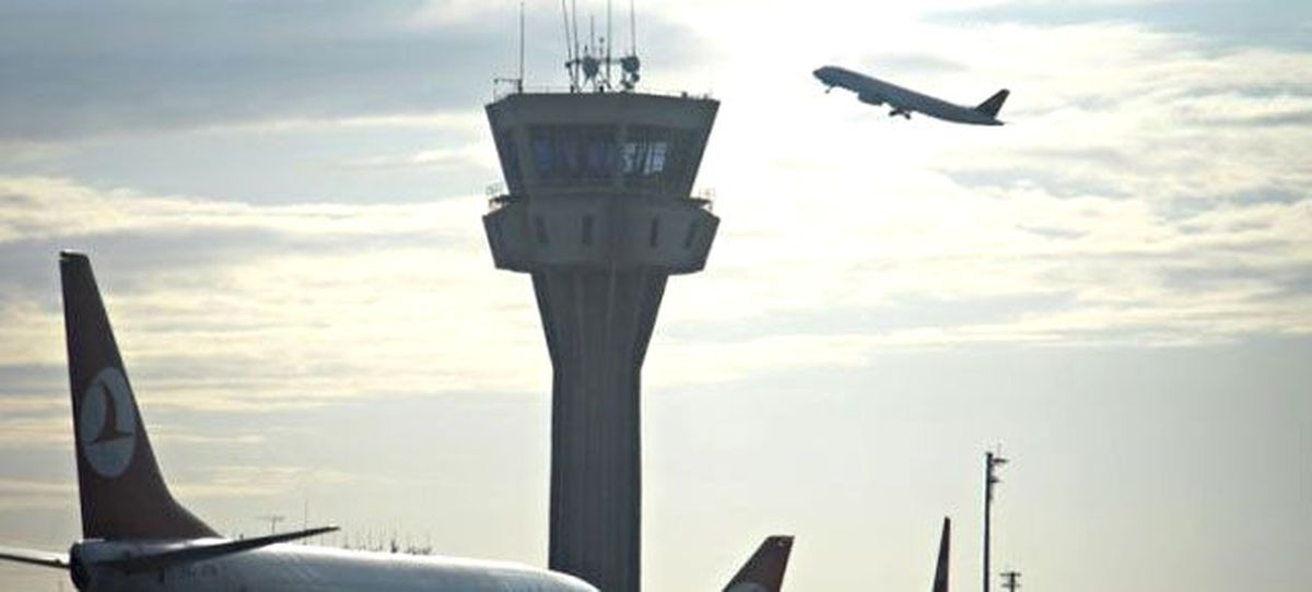 Kule ile Pilot Arasında İlginç Telsiz Diyaloğu; Biri Şikayet Etti Diğeri Plaka İstedi