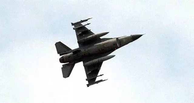 NATO Uçağı, Rusya Savunma Bakanı'nı Taşıyan Uçağa Yaklaşmaya Çalıştı! NATO Uçağı, Rusya Savunma Bakanı'nı Taşıyan Uçağa Yaklaşmaya Çalıştı!