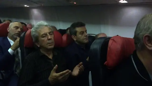 10 Bin Metre Yükseklikte Kadir Gecesi'ni Kutladılar 10 Bin Metre Yükseklikte Kadir Gecesi'ni Kutladılar