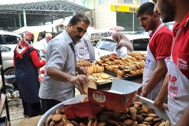 İslahiye'de Bayram Kömbe'sine Yoğun İlgi İslahiye'de Bayram Kömbe'sine Yoğun İlgi