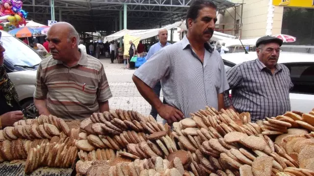 İslahiye'de Bayram Kömbe'sine Yoğun İlgi İslahiye'de Bayram Kömbe'sine Yoğun İlgi