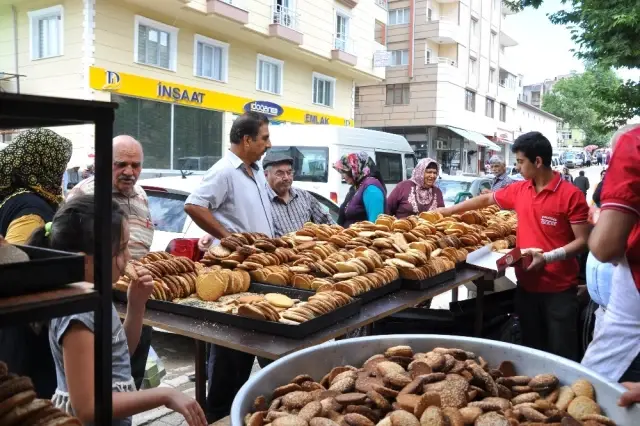 İslahiye'de Bayram Kömbe'sine Yoğun İlgi İslahiye'de Bayram Kömbe'sine Yoğun İlgi
