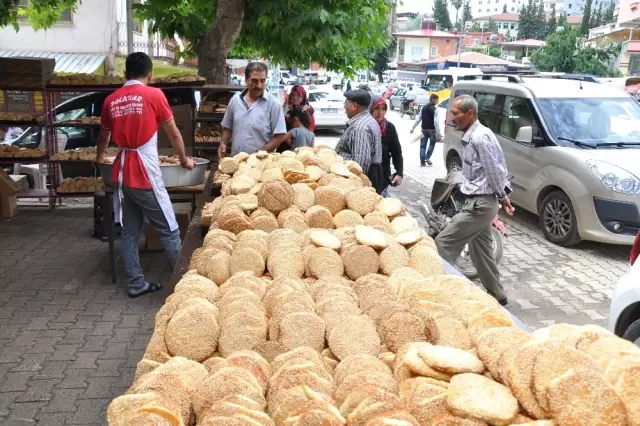 İslahiye'de Bayram Kömbe'sine Yoğun İlgi İslahiye'de Bayram Kömbe'sine Yoğun İlgi