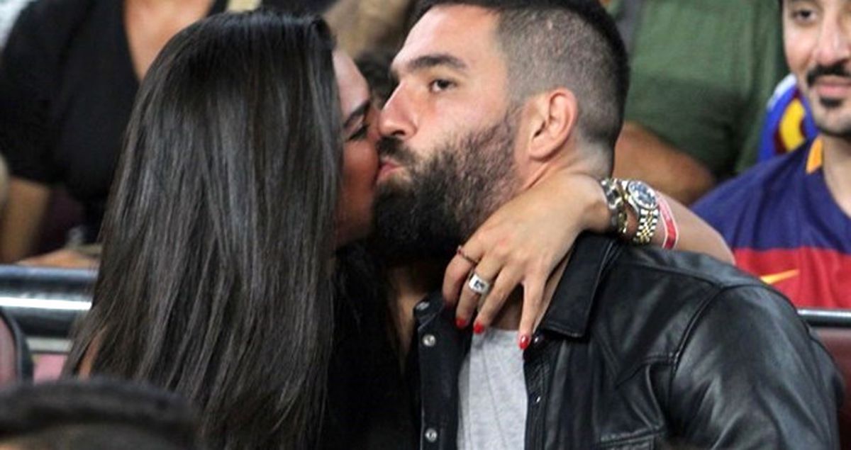 Arda Turan, Aslıhan Doğan ile Barıştığını Paylaştığı Resim ile İlan Etti