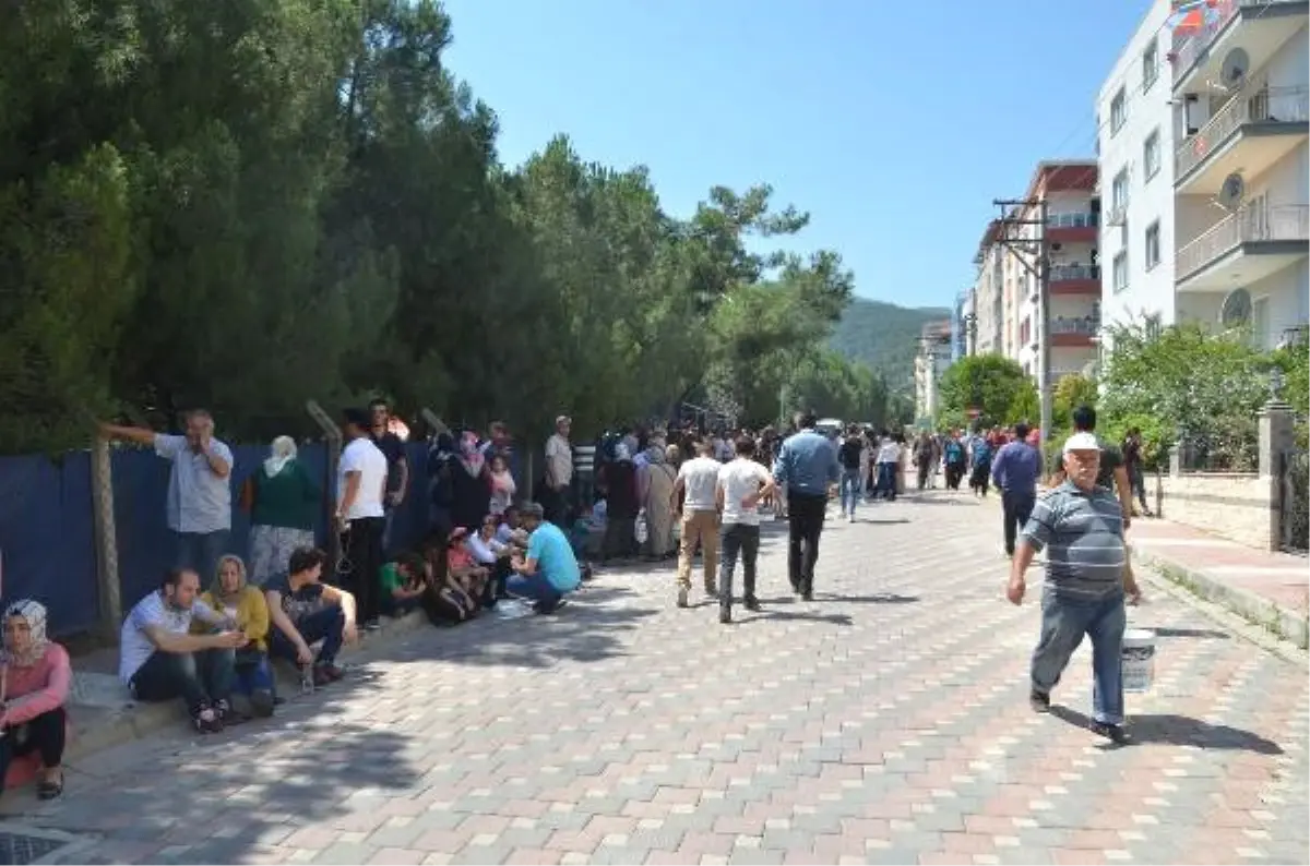 Askerlerin Yemekten Zehirlendiği Manisa Piyade Eğitim Tugayı'nda Yemin Töreni
